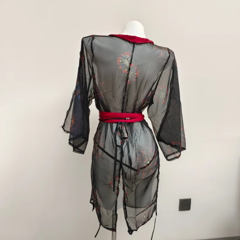 Кимоно женское с глубоким V-образным вырезом и высоким разрезом