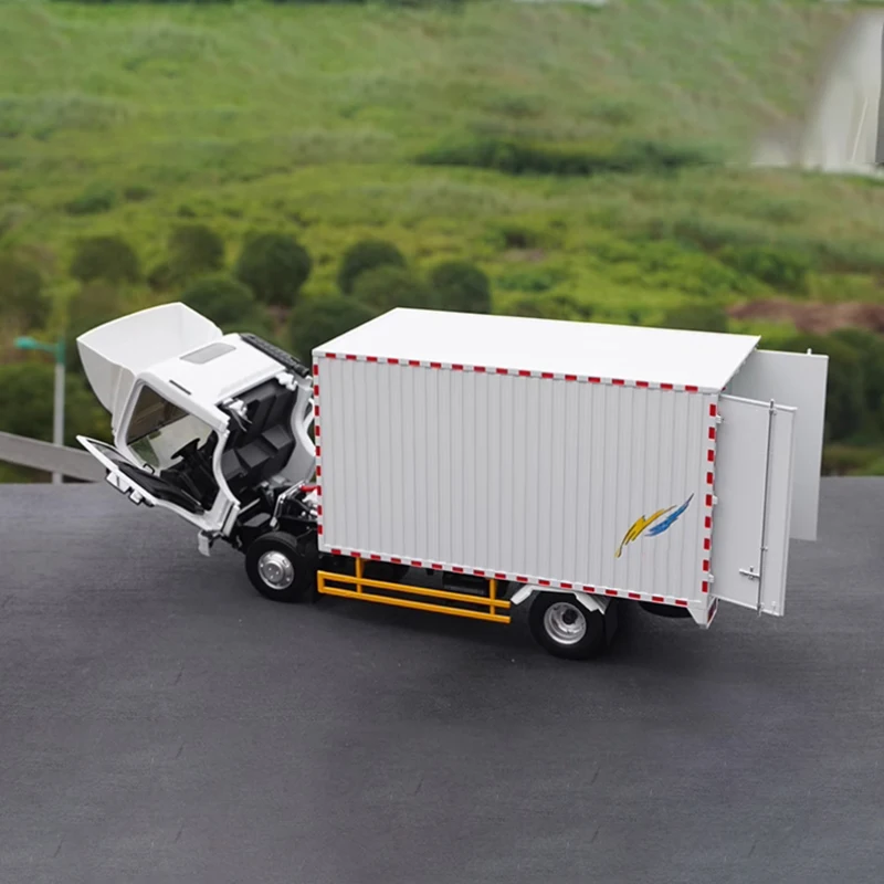 Литый под давлением масштаб 1:18 Крылатый фургон модель автомобиля из сплава