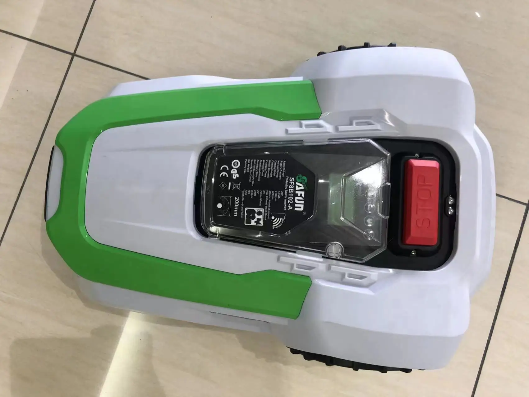 Роботизированная газонокосилка до 1/4 акр автоматическая Ач работающая на