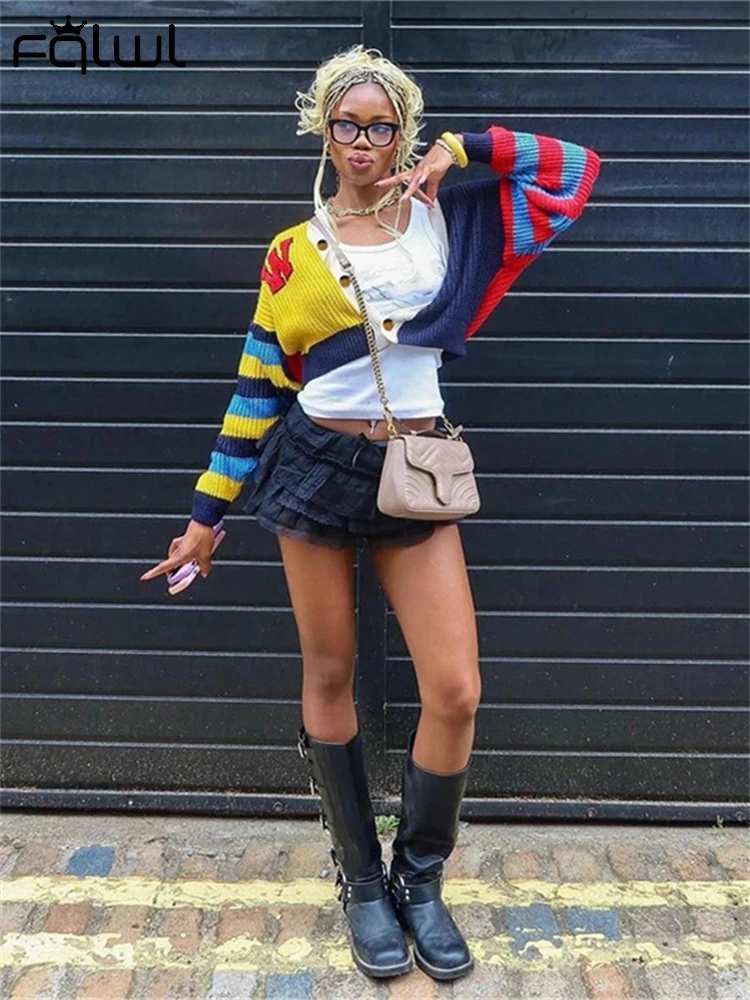 Женский трикотажный кардиган на пуговицах с V-образным вырезом