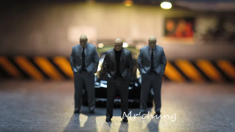 

1/64 puppet model bald suit male car model scene layout decoration micro landscape props resin hand to do
