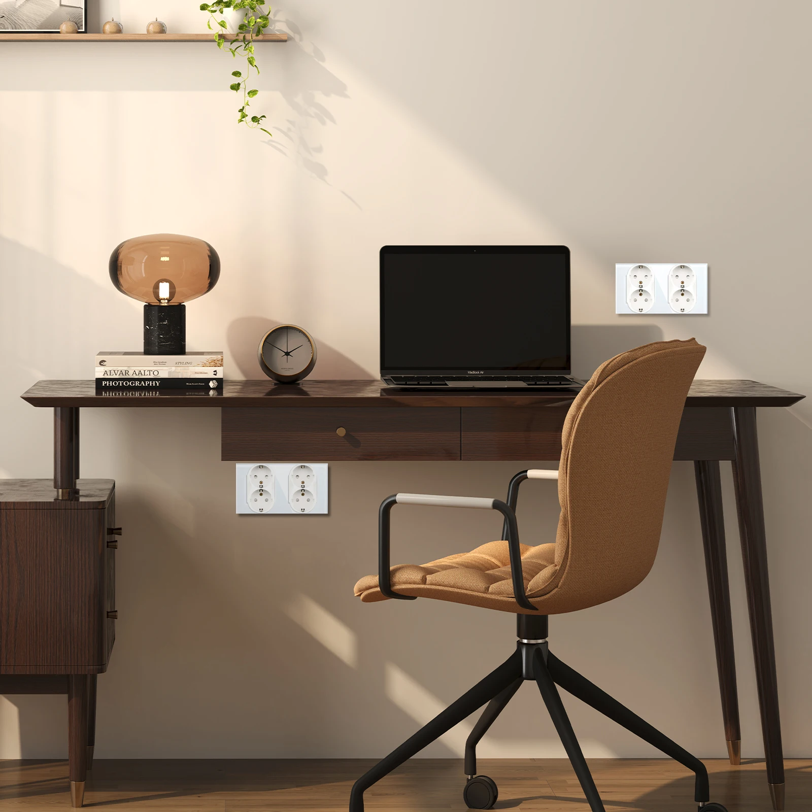 Евророзетка настенная со стеклянной панелью 110-250 В