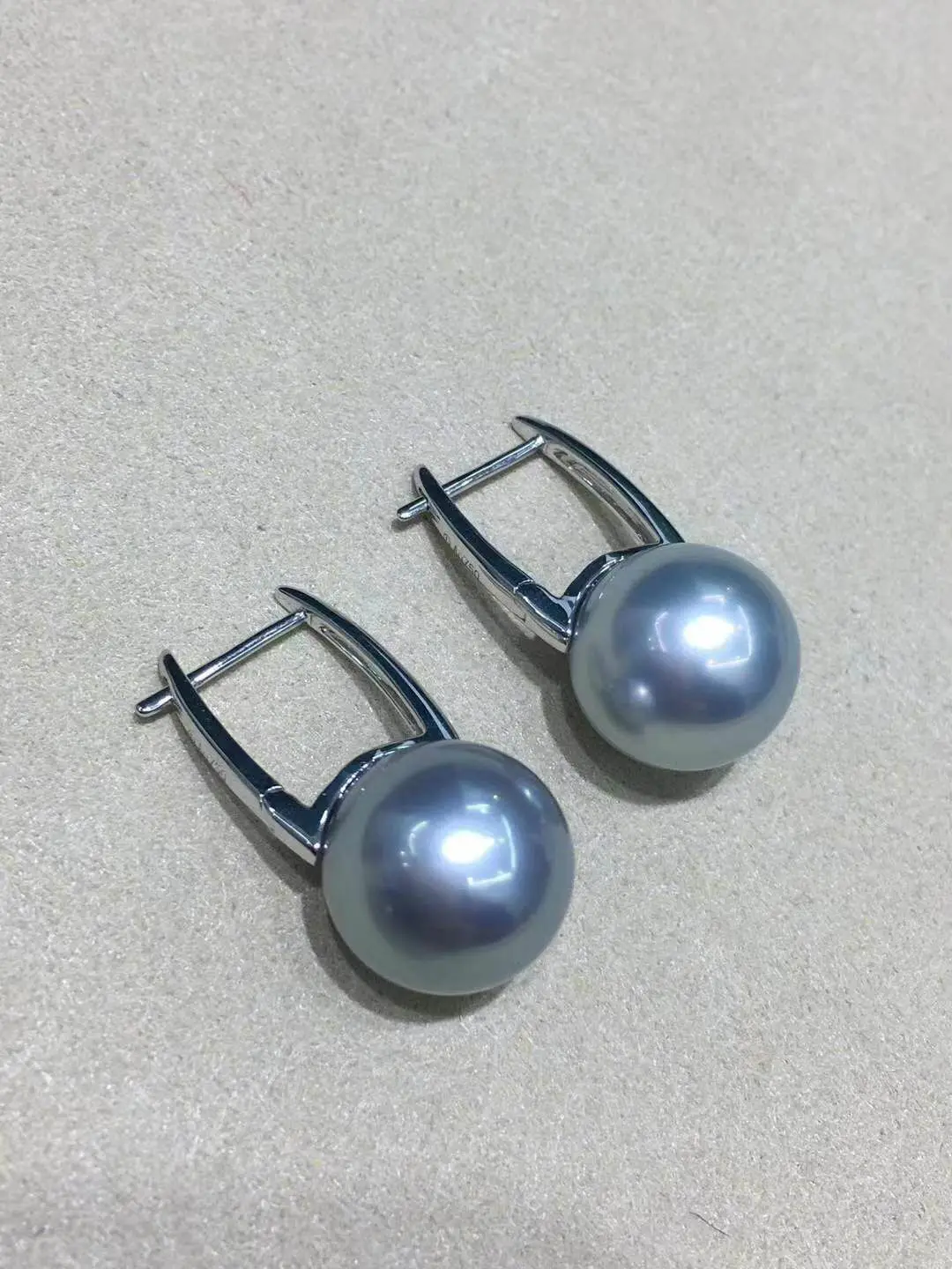 

Gorgeous 9-10mm South Sea Round Silver Grey Pearl Earring 925s