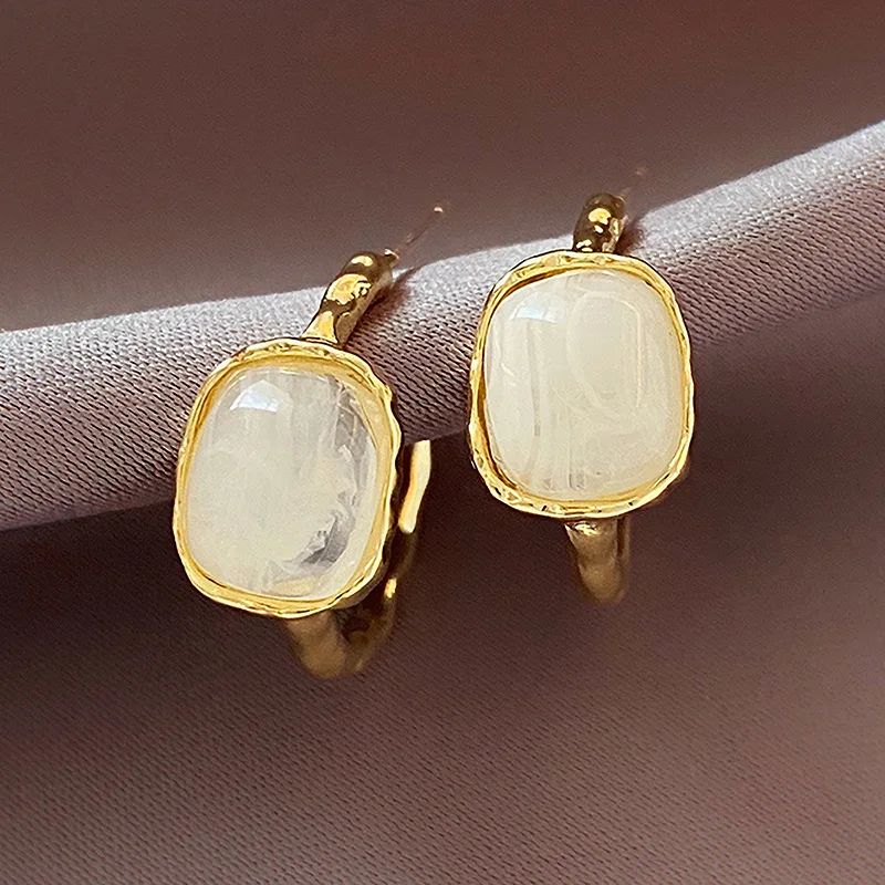 

Vintage Opal Stud Earrings Geometric Korea Fashion Temperament Senior French Delicate White blue Earrings Girl's Gift Wholesale