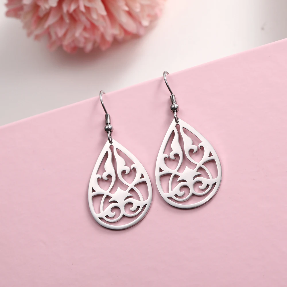 

Модные Простые Дизайнерские золотистые черные стальные полые серьги в форме сердца ручной работы, Подвесные серьги, Винтажные висячие серь...