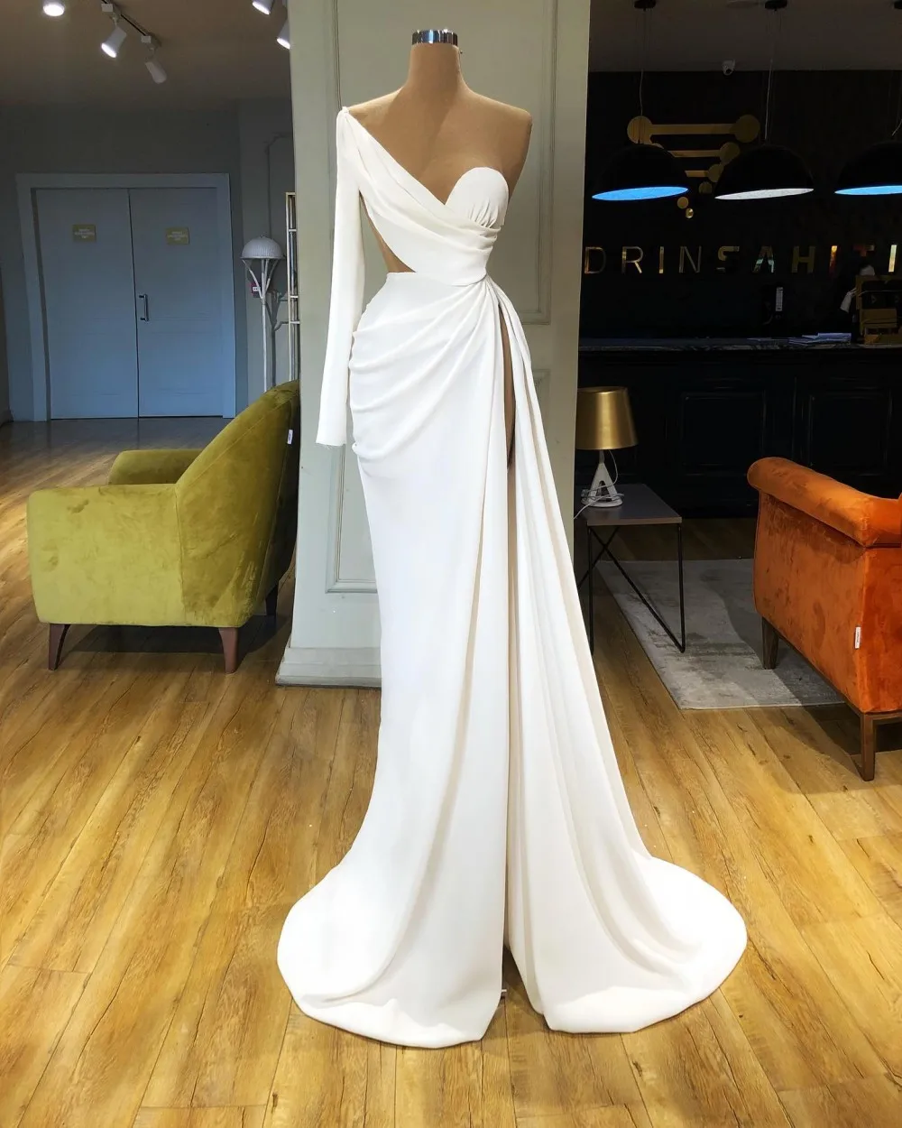 

Simple White Crinkled Satin Evening Dress One Shoulder Sleeve High Slit Prom Dress Floor Length Train Party Dress Vestido De Gal