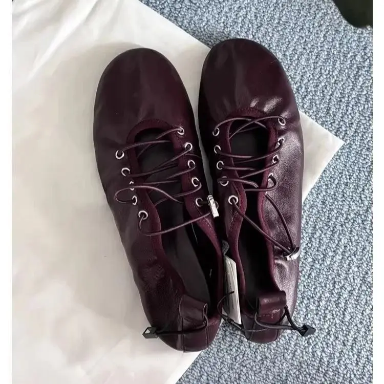 Женские кожаные сандалии на плоской подошве с круглым носком