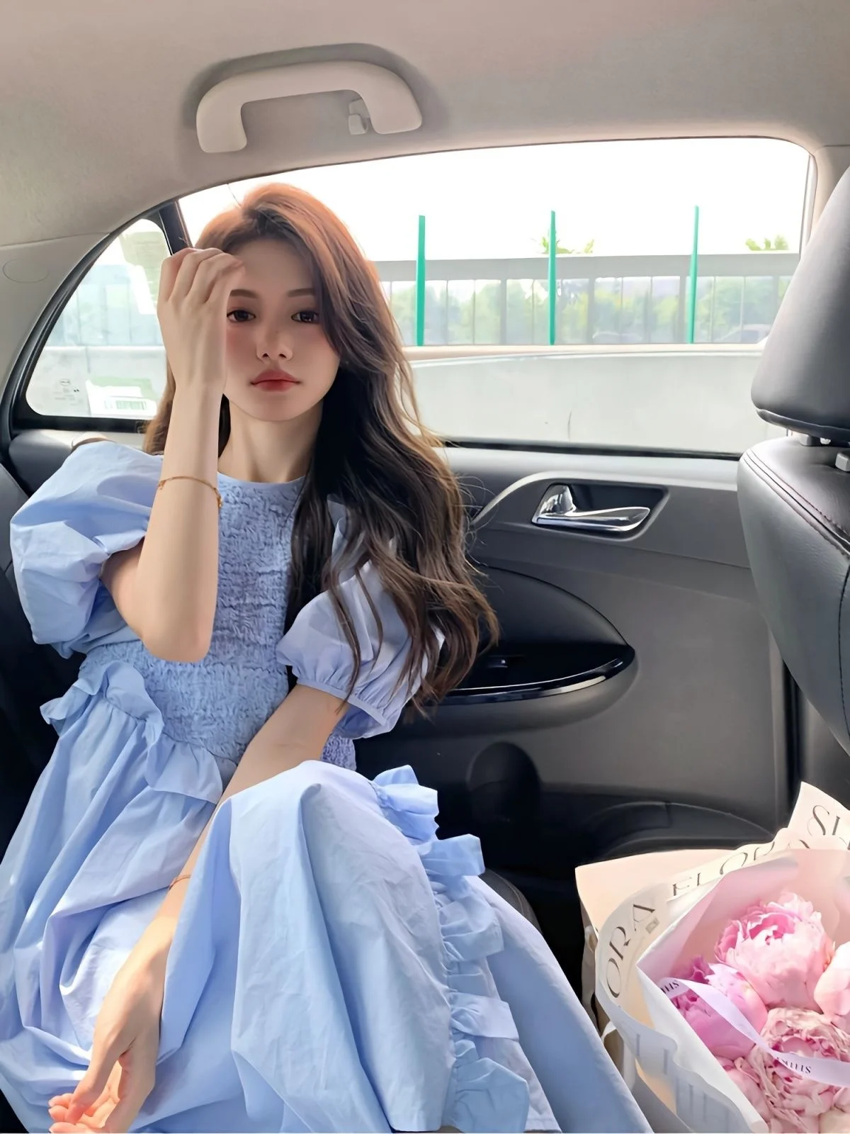 

Женское платье-трапеция с рукавами-фонариками и круглым вырезом