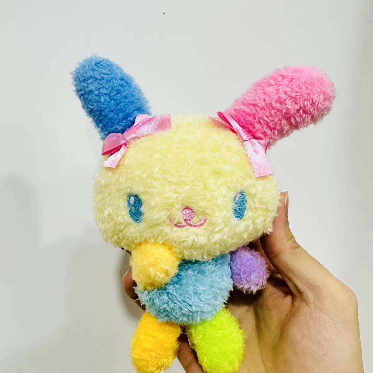 Фото Плюшевая игрушка-брелок Usahana Sanrio: розовый двусторонний бант, мультяшный дизайн, милый аксессуар для рюкзака, подарок на День рождения или праздник для друзей №2