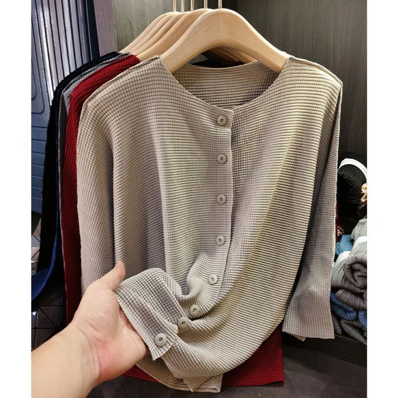 

Miyake Simple Solid Color Corn Grain Pleated Shirt Female 2023 Autumn New Loose Big Yards Single-breasted Long-sleeved Blouse