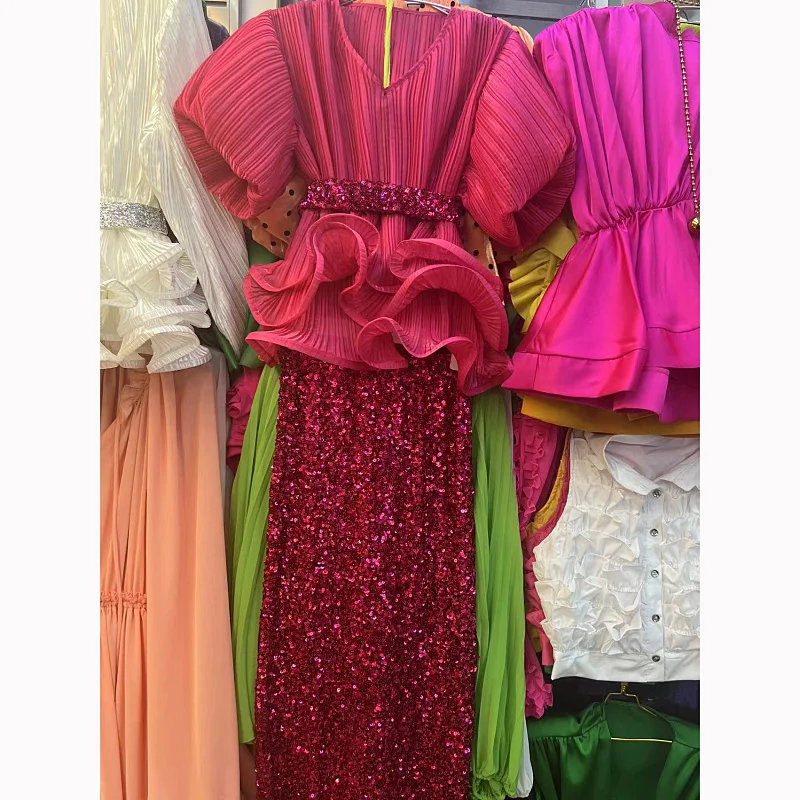 Женский весенний костюм с поясом блузка V-образным вырезом и оборками блестящая