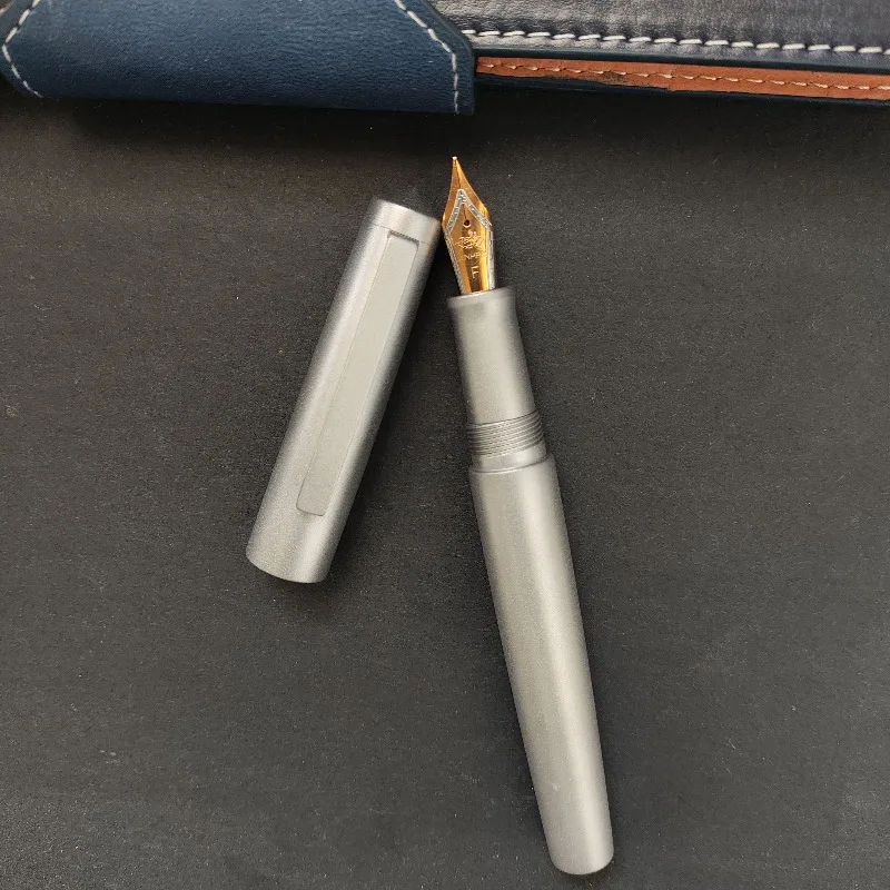 

BALAOYE Перьевая ручка из титанового сплава 0,5 мм