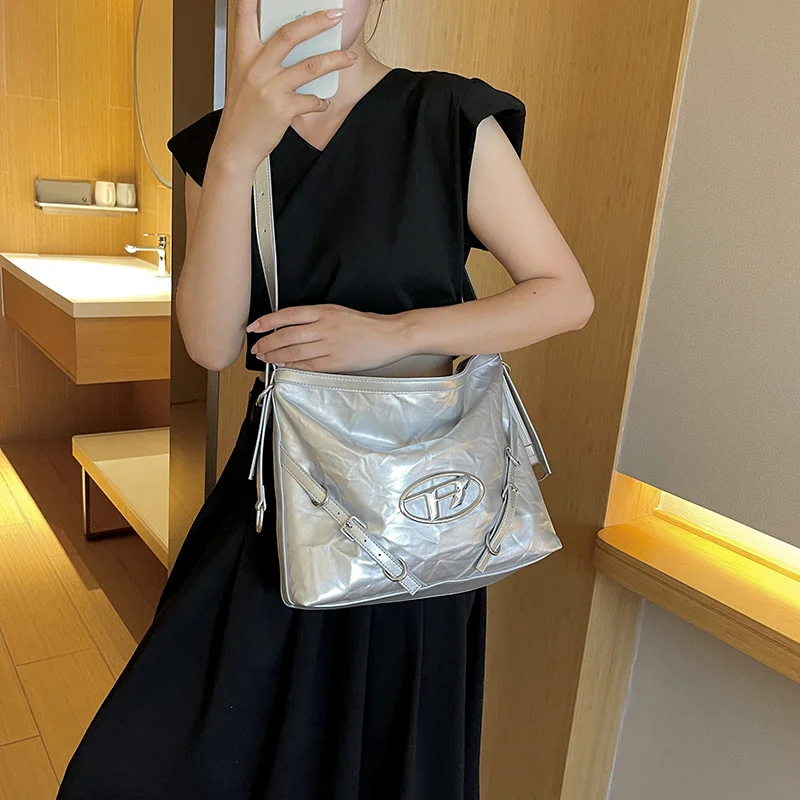 Дизайнерская сумка через плечо с надписью и блестками женская модная