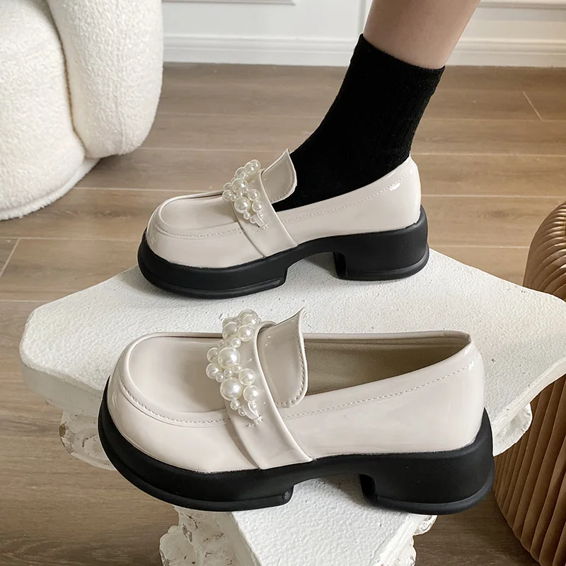 

Кроссовки женские на платформе и толстой подошве, без шнуровки, из ПВХ