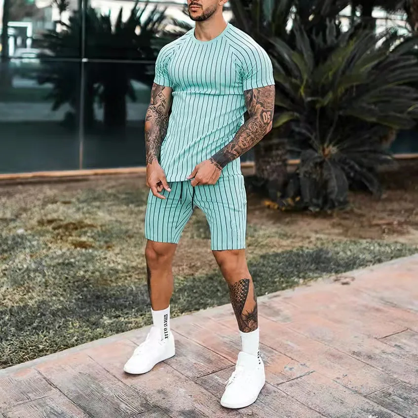 

Новый мужской спортивный костюм, повседневные полосатые комплекты, футболка с коротким рукавом и шорты, спортивные костюмы из двух предмет...