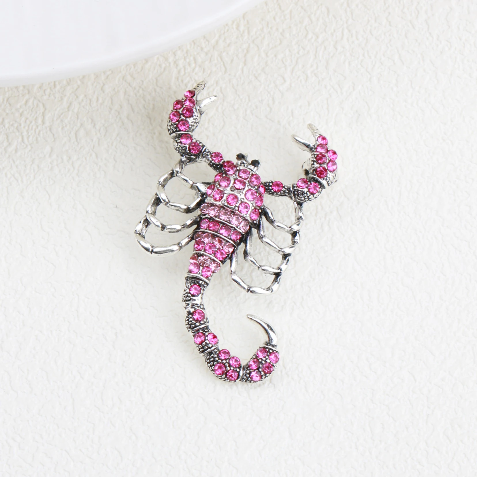 Элегантная розовая брошь со стразами в виде скорпиона универсальная новая