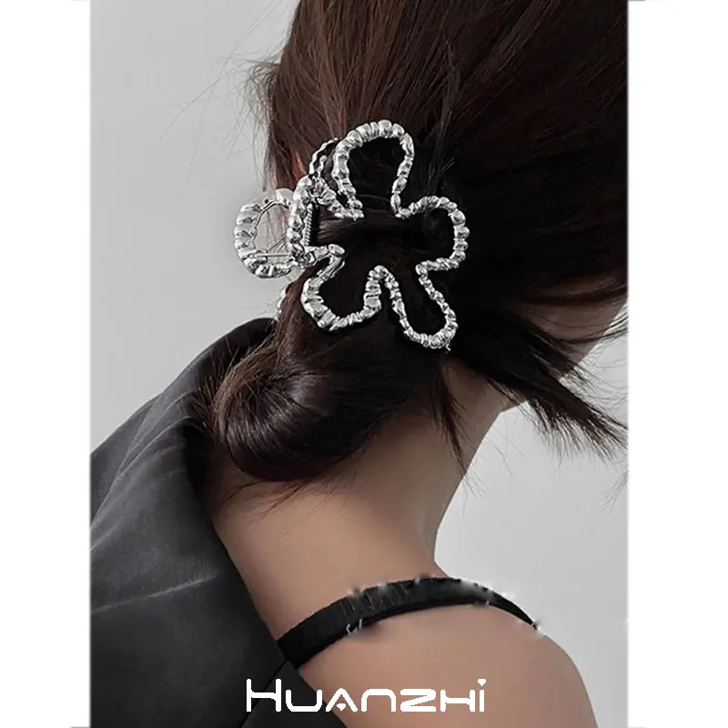 

Simple Trendy Irregular Metal Hollow Out Flower Hair Claws for Women Girl Sweet Jewelry Punk Hair Clip HUANZHI 2023 NEW INS