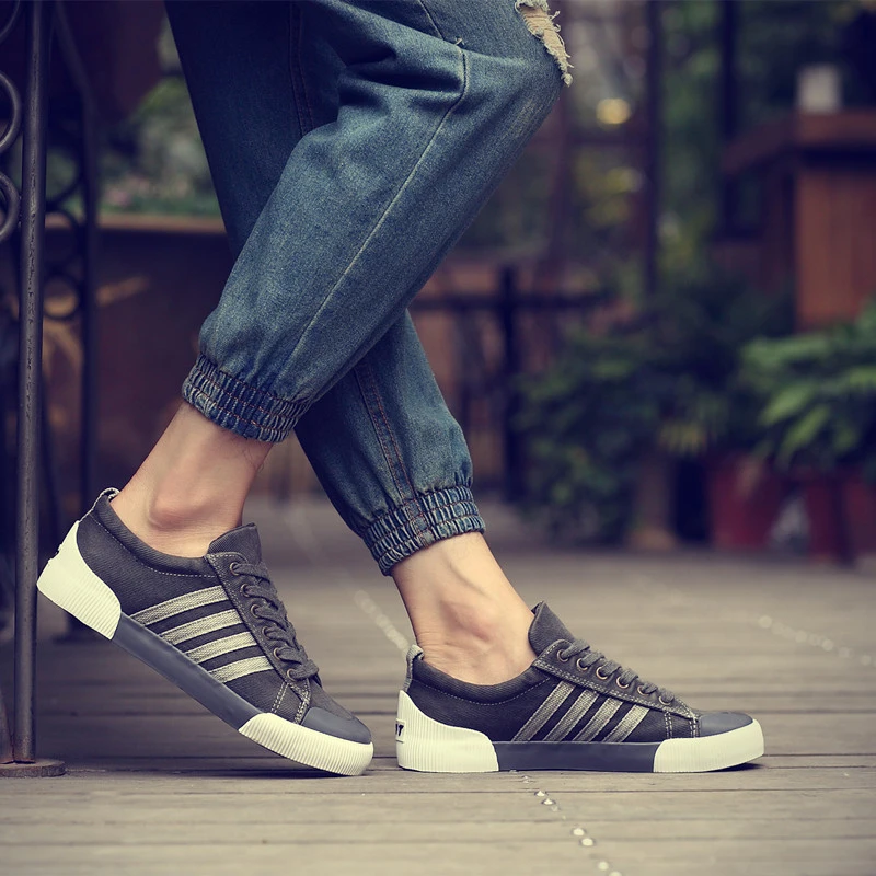 Classic Red Lace-up Men's Canvas Sneakers Comfortable Breathable Mens Skateboard Sports Shoes Low-cut Man Vulcanization Shoes