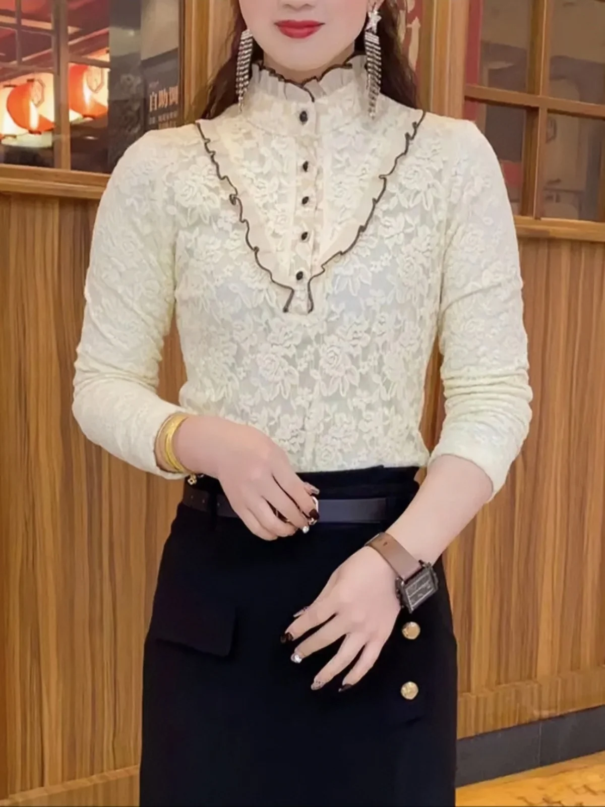 Кружевная рубашка на флисовой подкладке с толстым дном женская осень и зима 2024