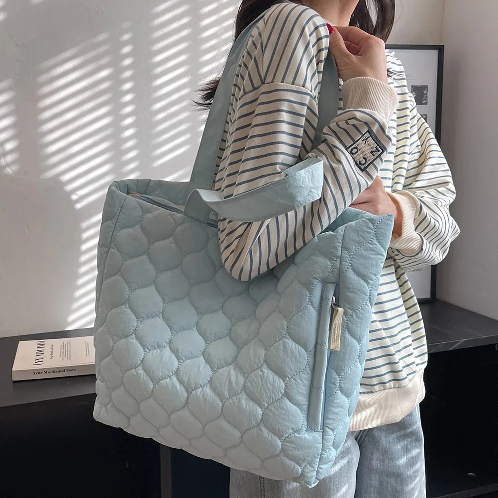 

Quilted Women Handbags Large Capacity Winter Shoulder Bag Fashion Cloud Cotton Padded Elegant Ruched Tote Bag Soft for Vacation