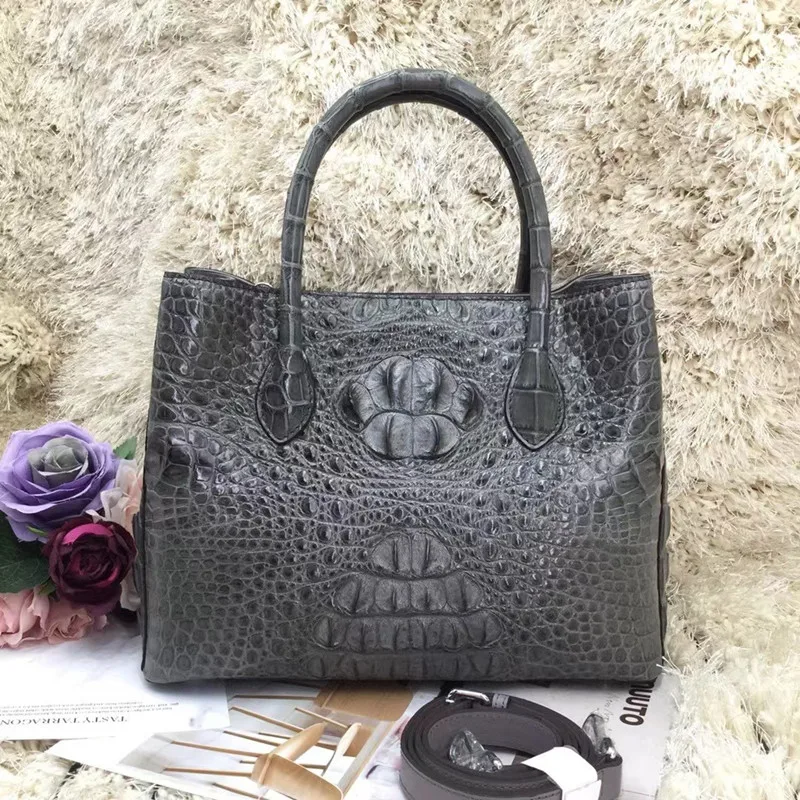 Рисунок 5 - Женская сумка-тоут из натуральной крокодиловой кожи