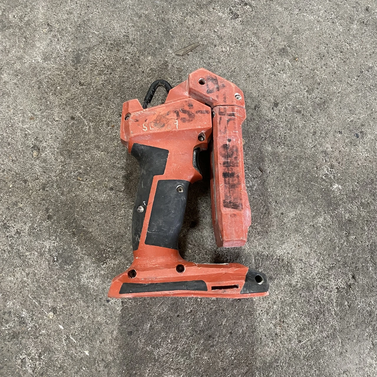 

HILTI SL 2-A22 Беспроводной светодиодный рабочий фонарь 22 В — только инструмент, без аккумулятора/зарядного устройства, б/у