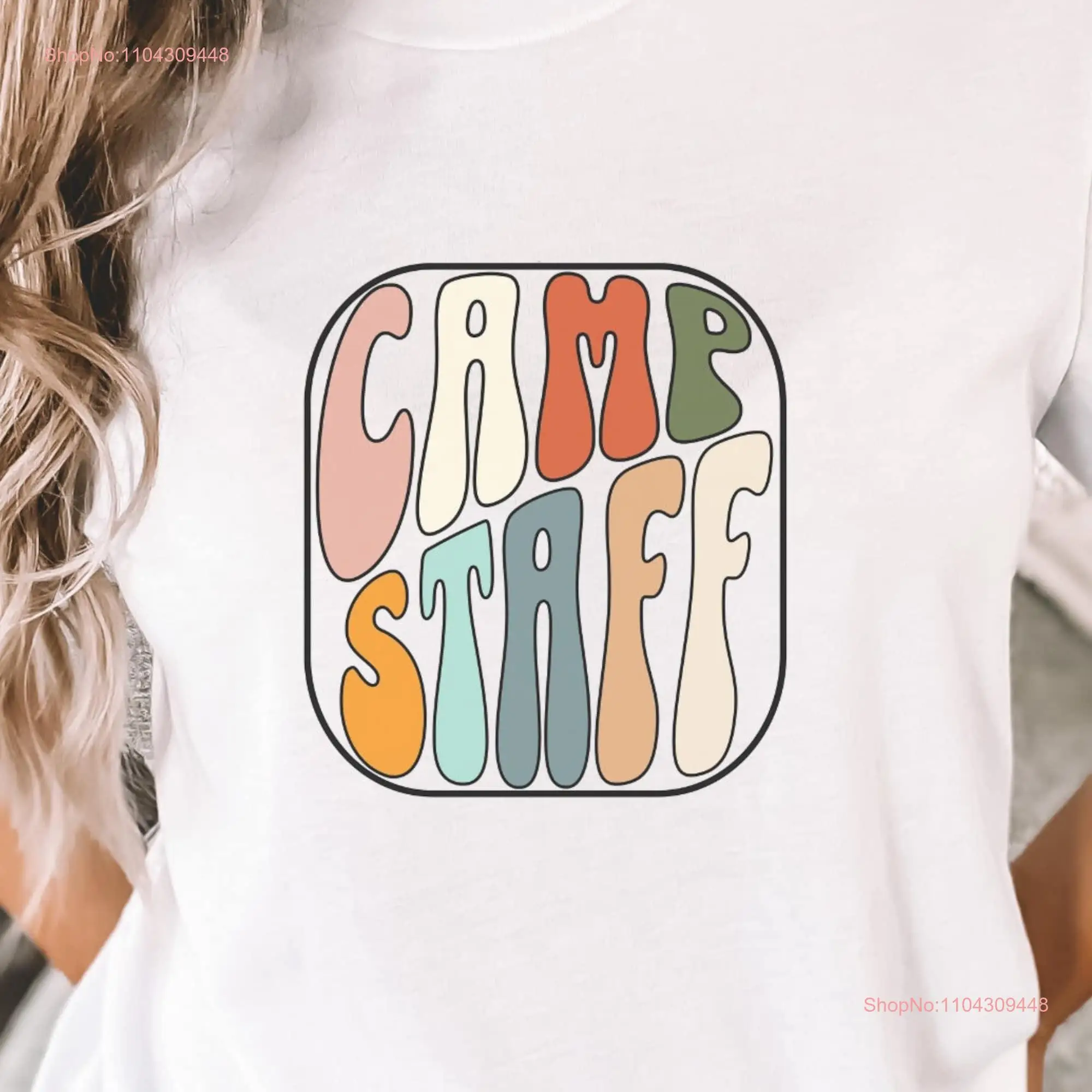 Забавная ретро и красочная футболка Camp Staff для летних каникул с длинными или