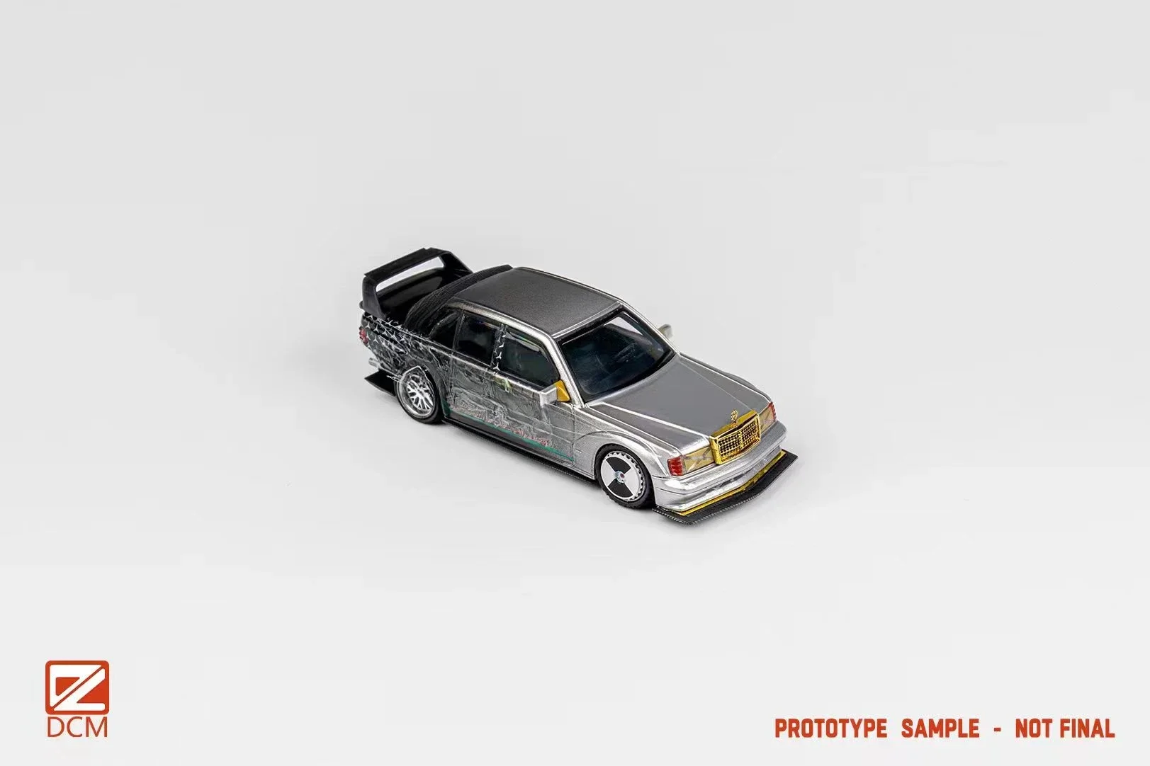Литая под давлением модель автомобиля DCM 1:64 190E Starry Silver