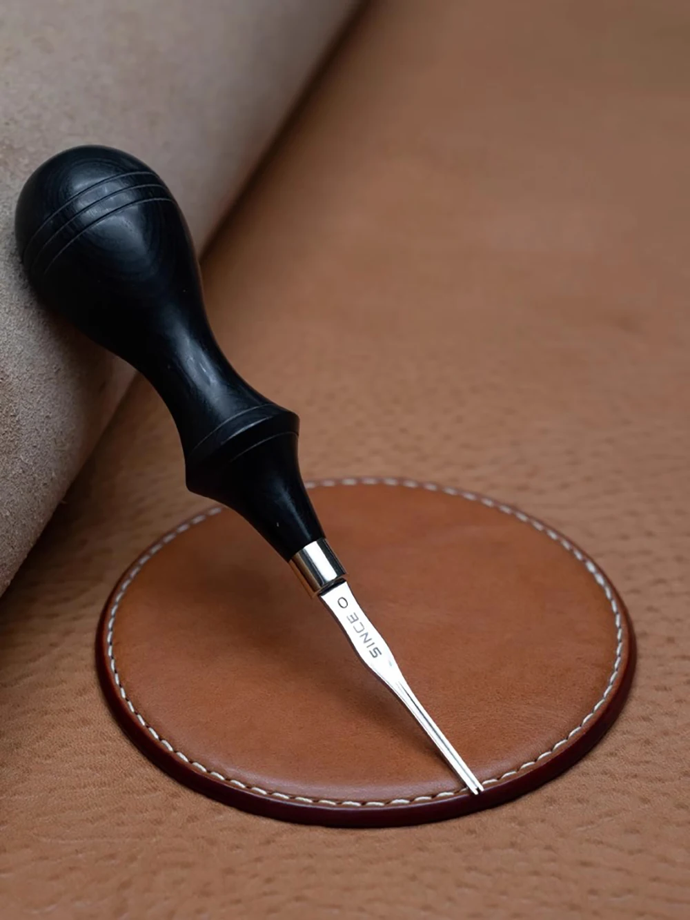 С момента американского стиля обрезной станок для кожи сделай сам кожаное