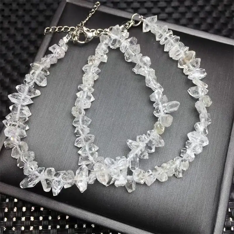 Женский браслет из натуральной кожи с красным гранатом