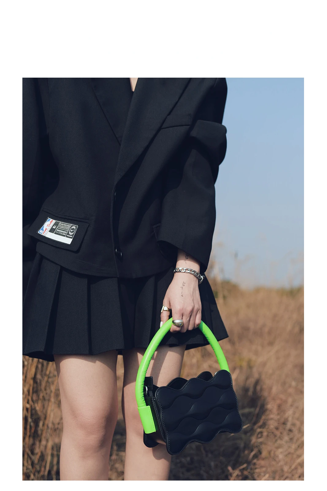 

2022 New Contrast Color Handbag Fashion Stylish Portable Shoulder Bag Elegant Design Retro Leather Handbag for Women