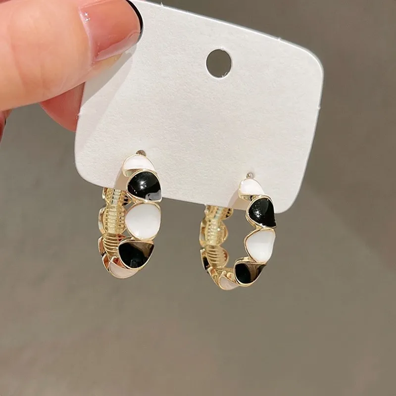 

Creative Heart Dripping Oil C- Shaped Earrings for Women Fashion Trend Ladies Birthday Party Gift Jewelry Wholesale Direct Sales