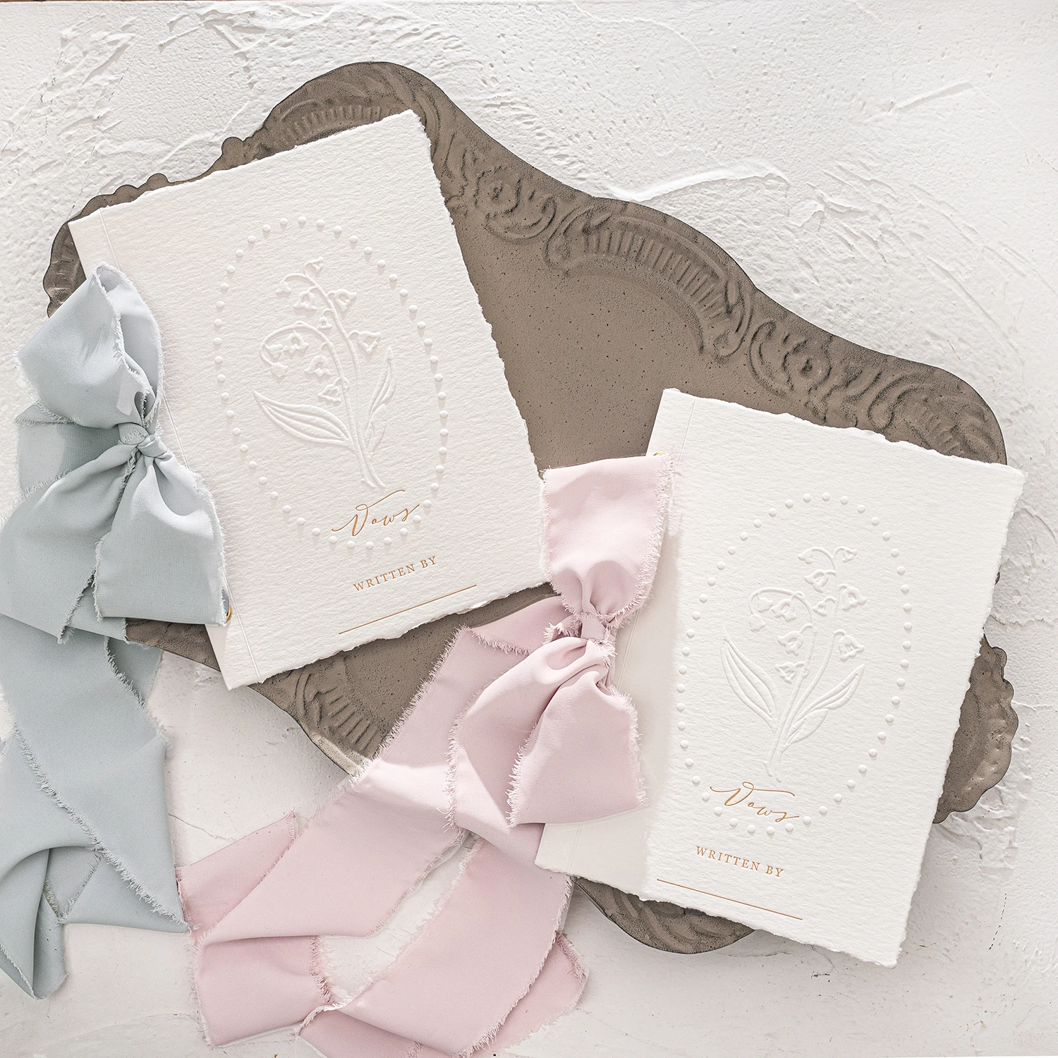 

2pcs Wedding Vow Books Card Set Concave and Convex Design Decoration Invite Gift Book Bell Orchid "vows" Cards with Ribbons