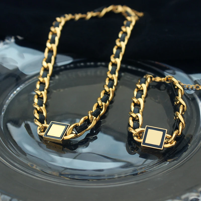 

Leather Woven Necklace Titanium Steel Square Necklaces for Women Luxury Bracelet French Design Choker Double C Women Bracelets