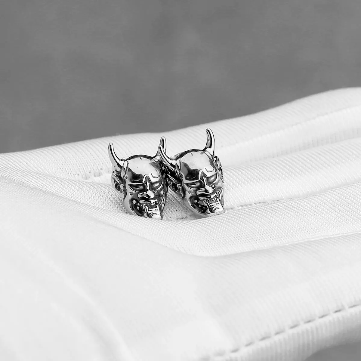 Модные серьги-гвоздики в виде призрака черепа для мужчин готический демон