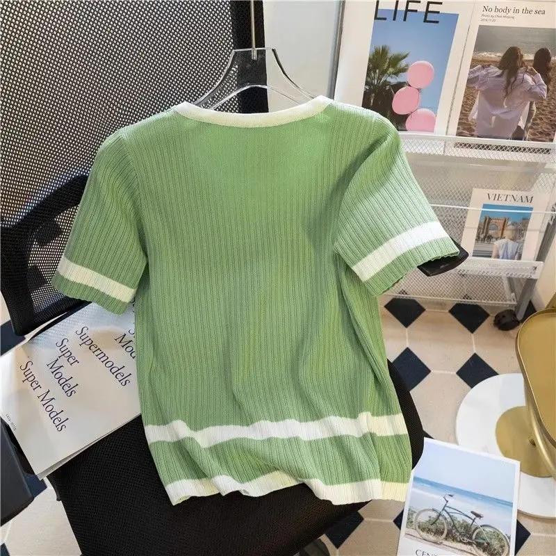 Женский вязаный свитер с квадратными плечами зеленый тонкий короткий топ из