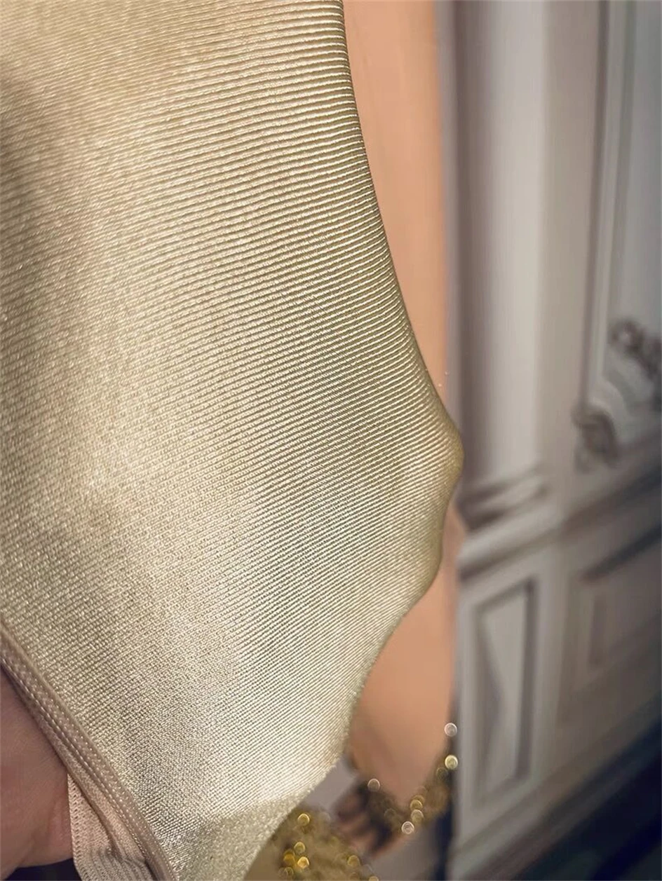 Рисунок 6 - Роскошный женский золотистый сексуальный