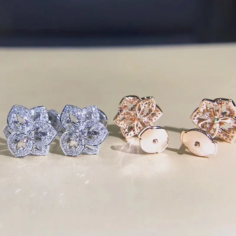 Женские серьги-гвоздики в форме цветка