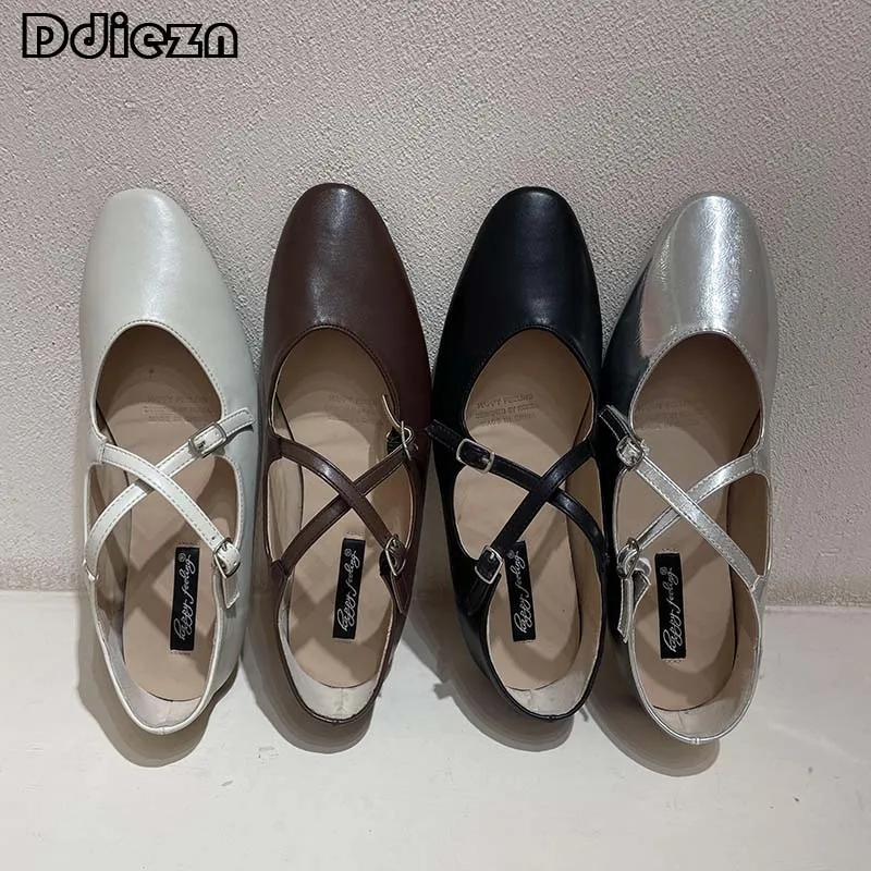 

Туфли женские летние на плоской подошве, с ремешком и пряжкой