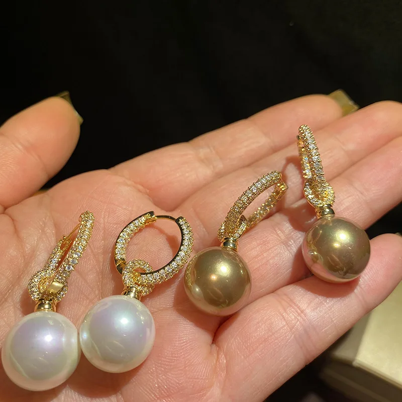 

2023 Women French style retro large pearl studded diamond light luxury earrings
