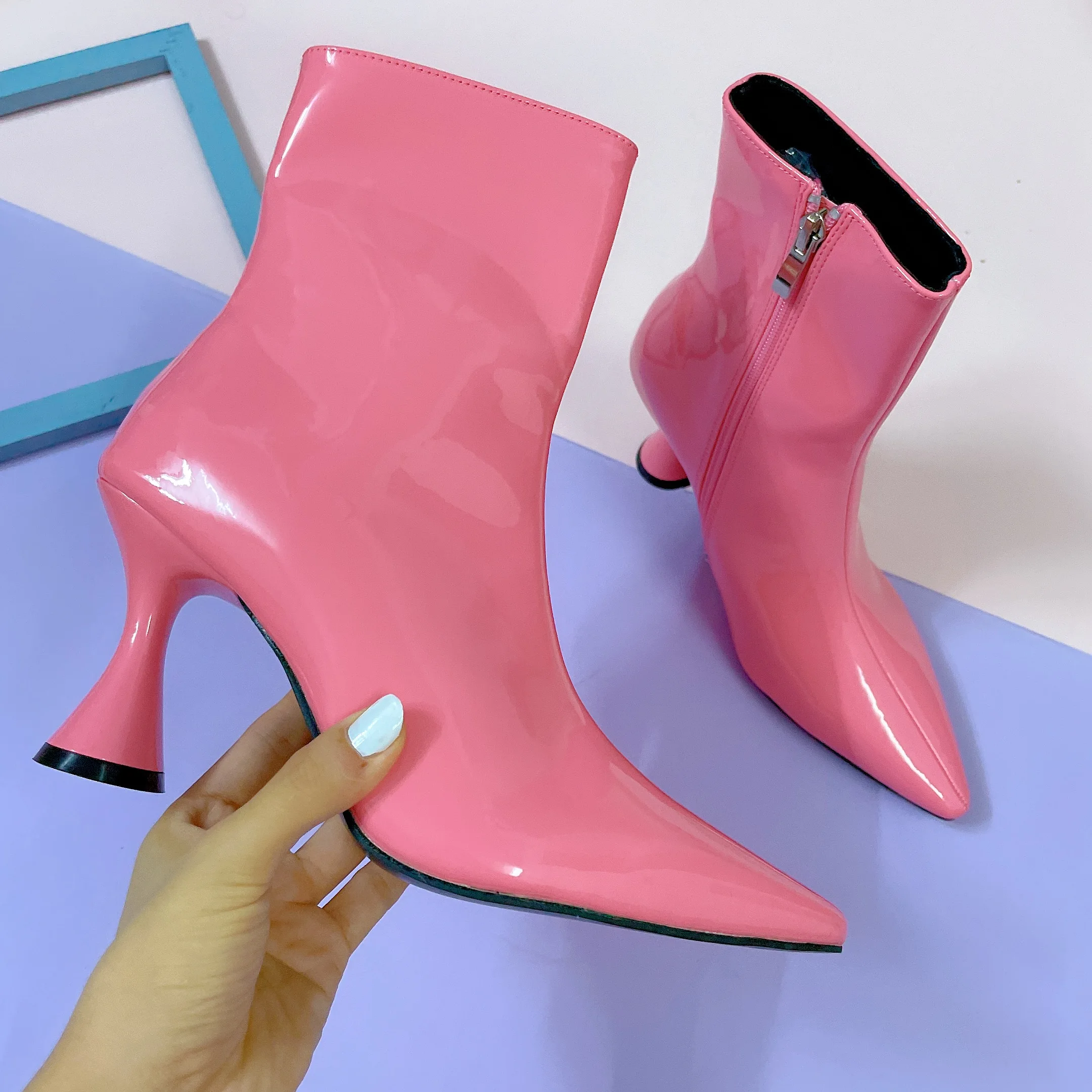 

Женские ботильоны из лакированной кожи, с острым носком
