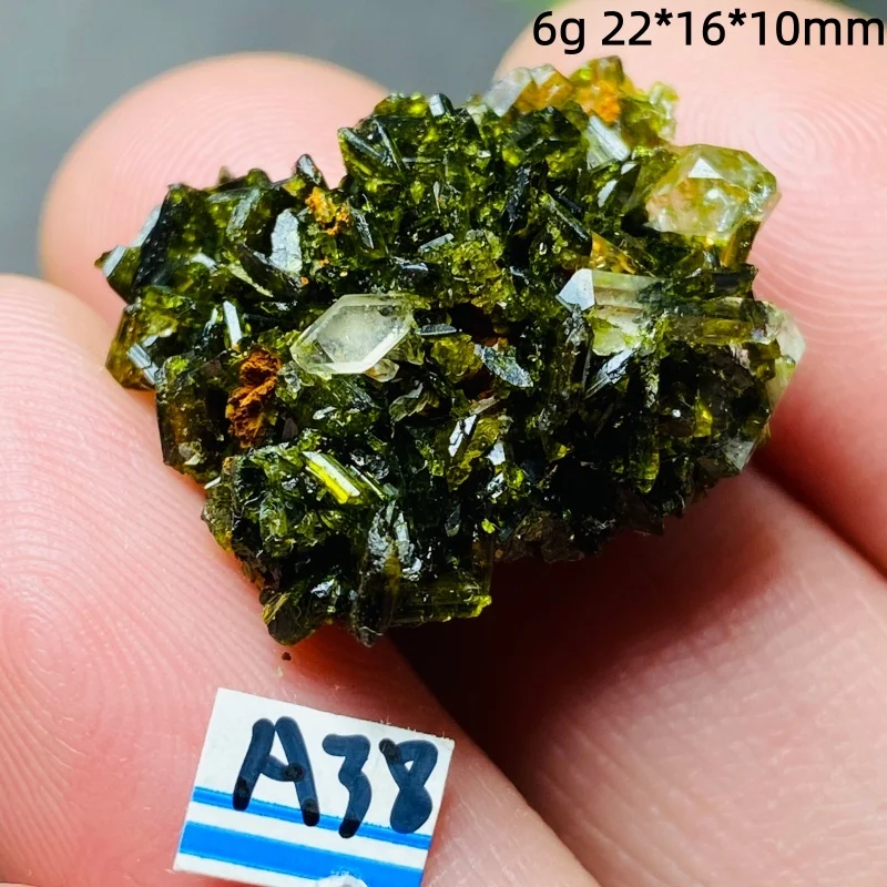 

Необработанный кристалл эпидота, коллекционный камень