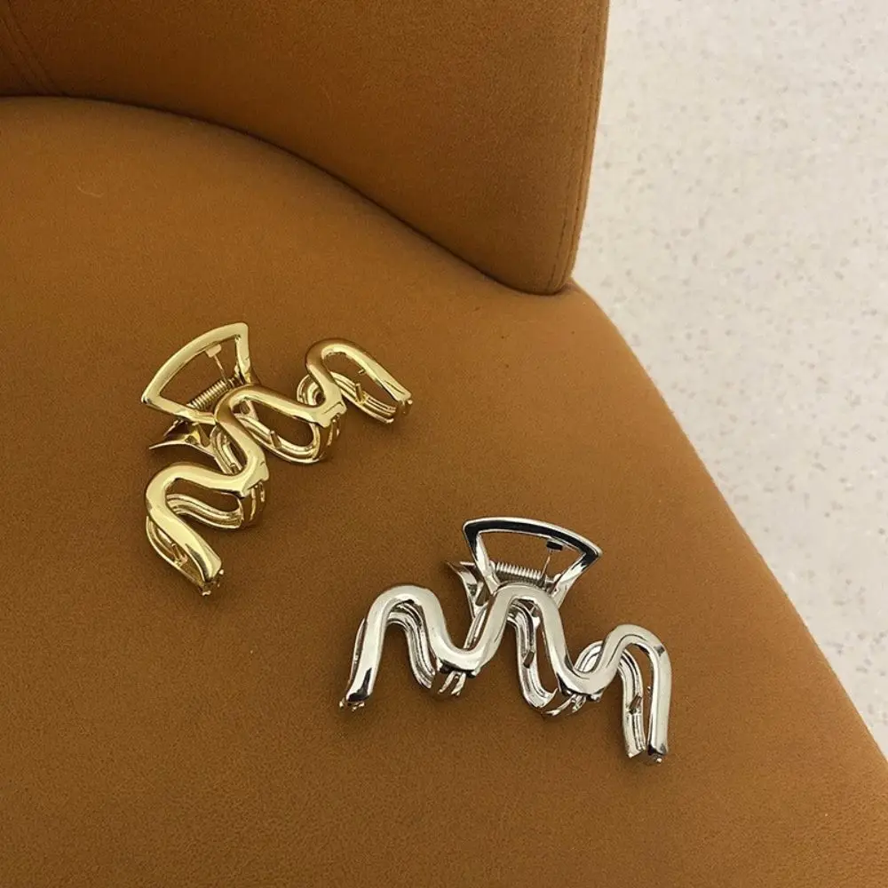 

Женская заколка для волос в форме акулы, элегантная металлическая заколка для волос геометрической формы, золотого и серебряного цвета, акс...