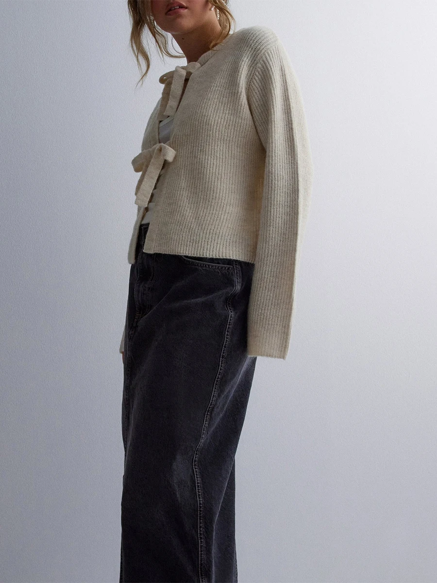 Женский вязаный свитер с длинным рукавом и круглым вырезом галстуком-бабочкой