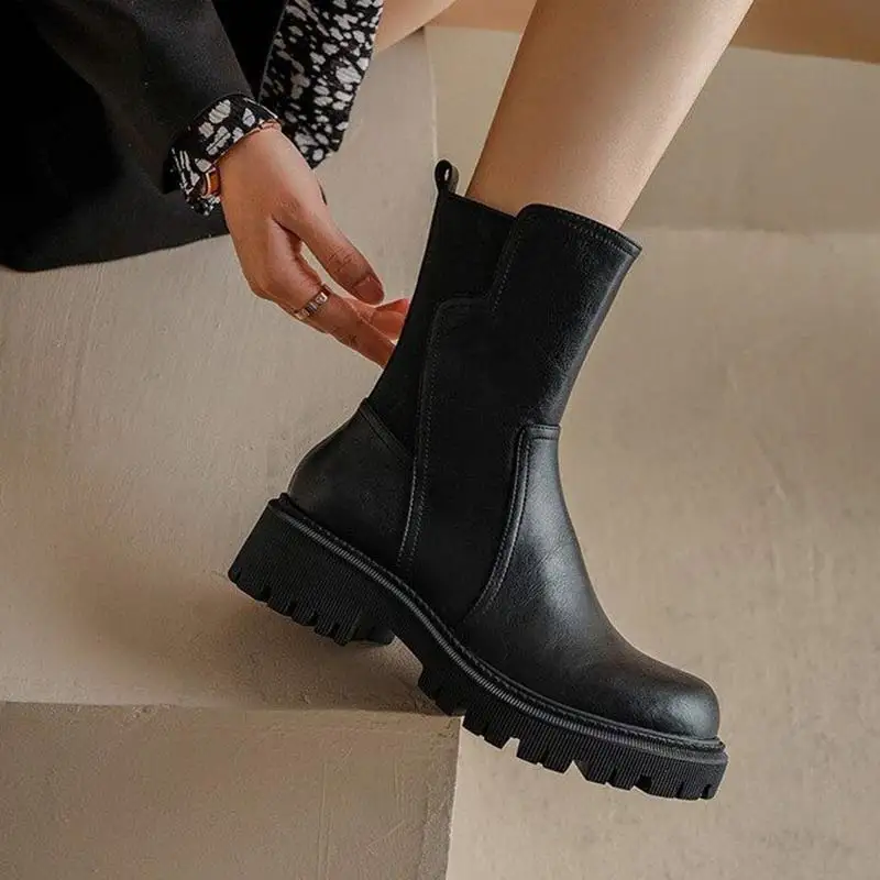 Winter New Vintage Women's Boots Martin Boots Plush Thick Heel Round Toe Short Boots Women's Large