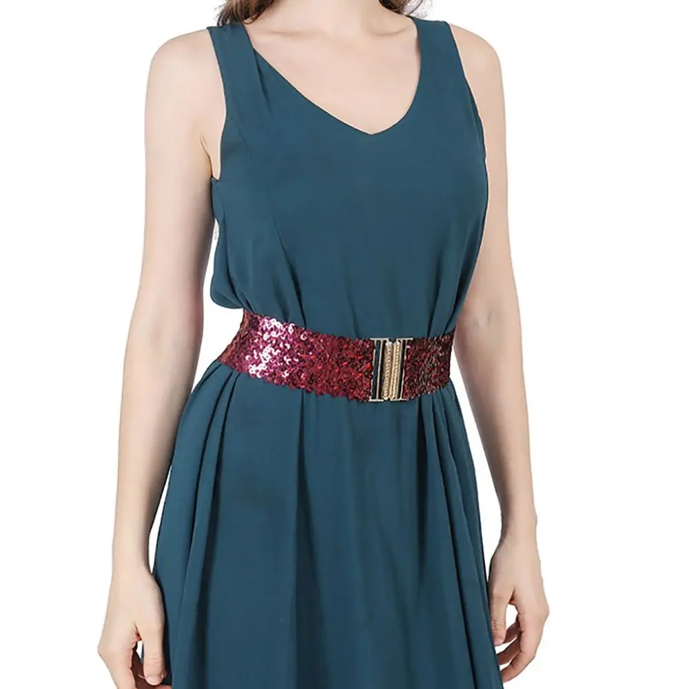 Женский эластичный пояс с золотистой пряжкой и блестками