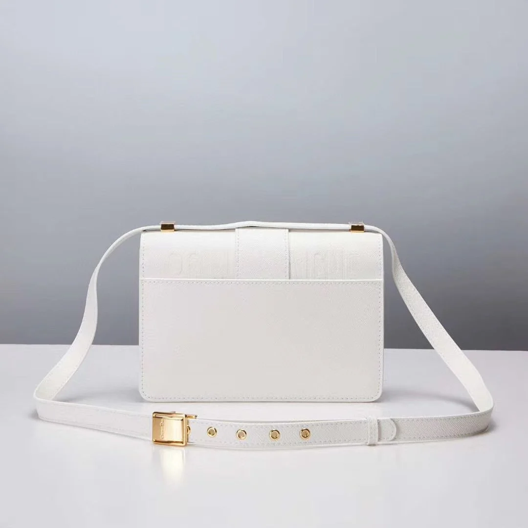 

Classic 30 Mont Gold Letter Buckle Crossbody Bag Luxury Granular Leather Ladies Shoulder Bag Back 3D Letter Embossed Women Bag