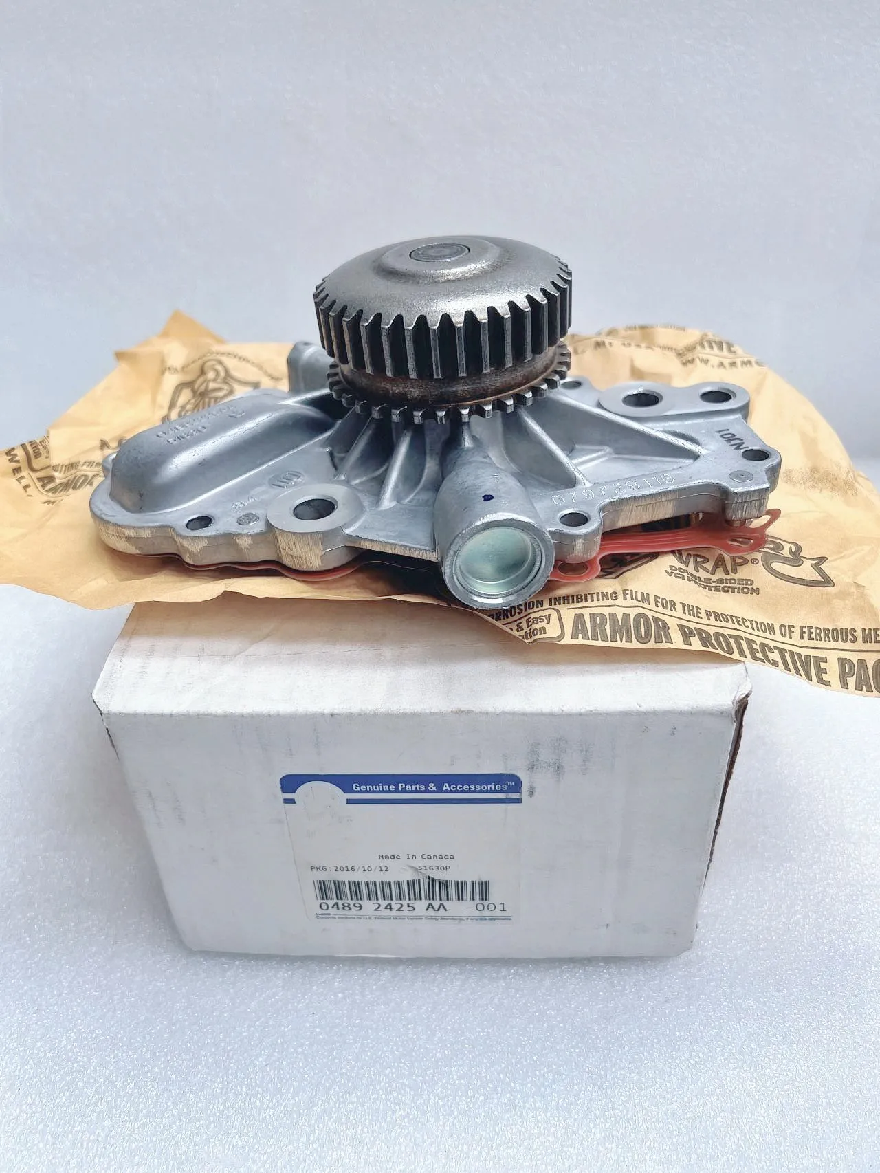 

Новый оригинальный водяной насос 4892425AA 4892425 для 2008-2010 Dodge Journey Charger Avenger 300 л Chrysler Sebring