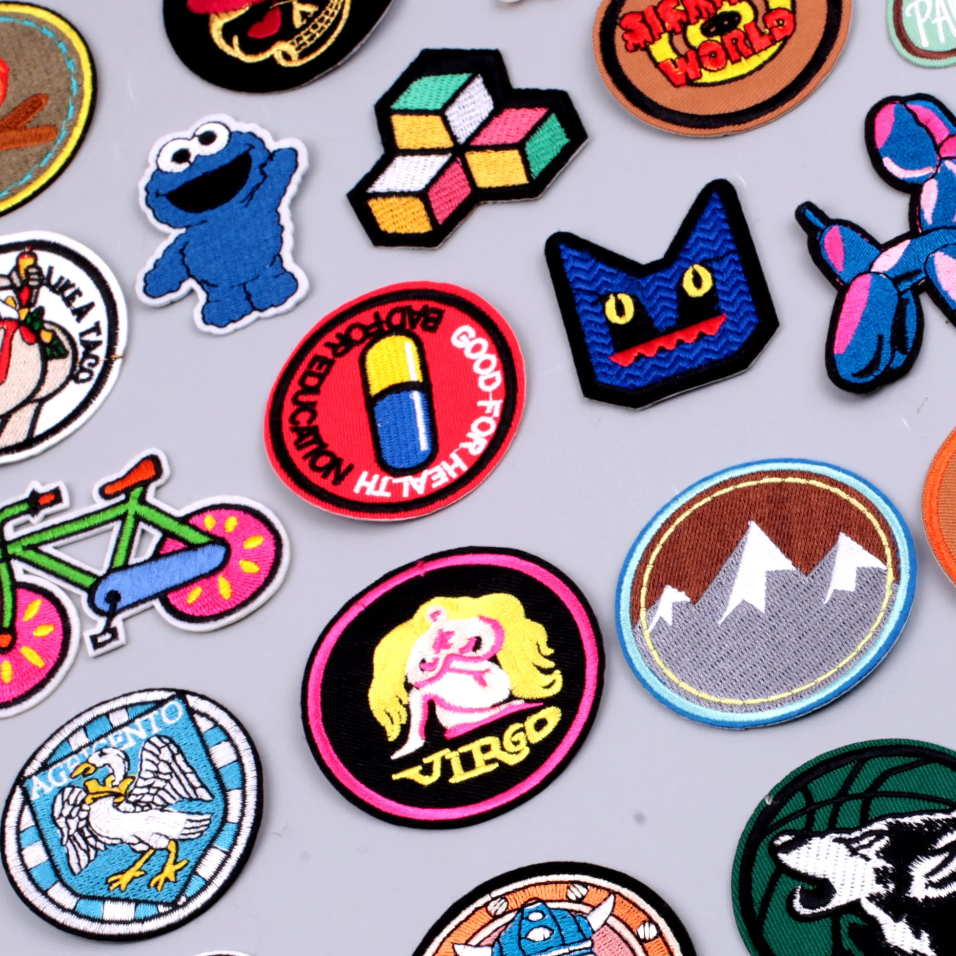 

Cartoon Embroidery Patch Clothing Thermoadhesive Patches for Clothes Sewing Badges for T-shirts Appliques Sew on Anime Minions