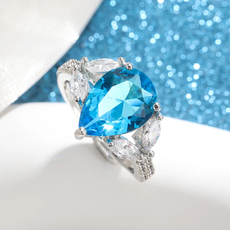 Новое кольцо из циркония с голубыми кристаллами регулируемой модной